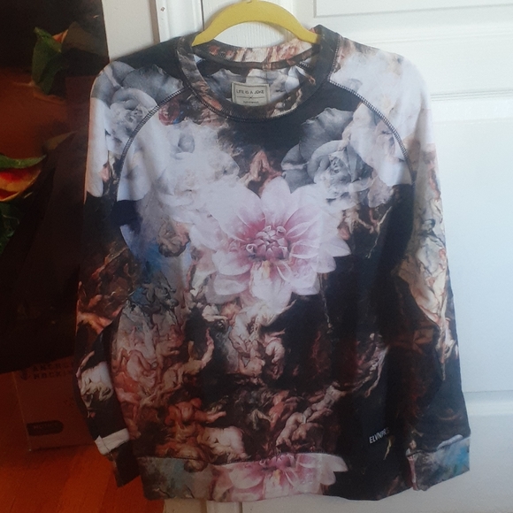 Closet clearance. - Picture 2 of 5